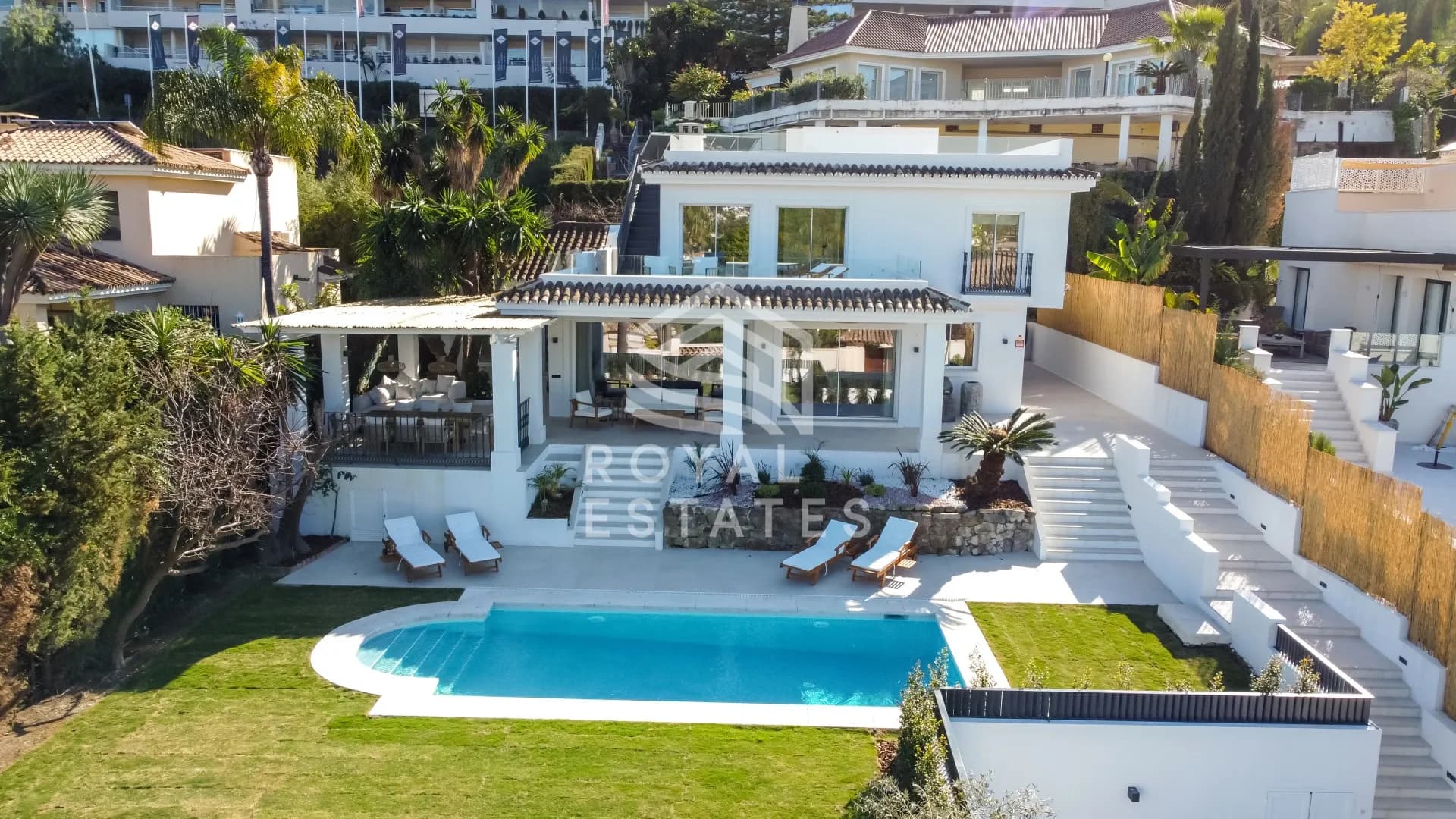 Remarkable contemporary 5 bedroom Villa with mountain and golf views in Las Brisas - Nueva Andalucia