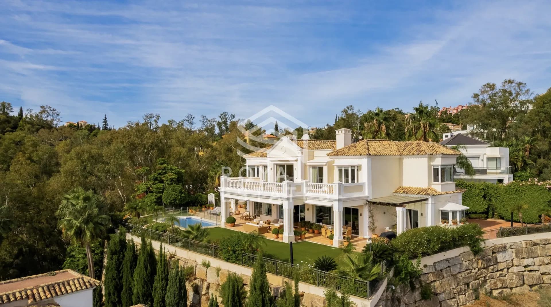 Splendid 5 bedroom bedroom mediterranean Family Villa with panoramic views in El Herrojo, La Quinta - Benahavis