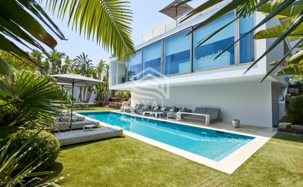 Exquisite Cosmopolitan Detached Villa of the Finest Quality & Design