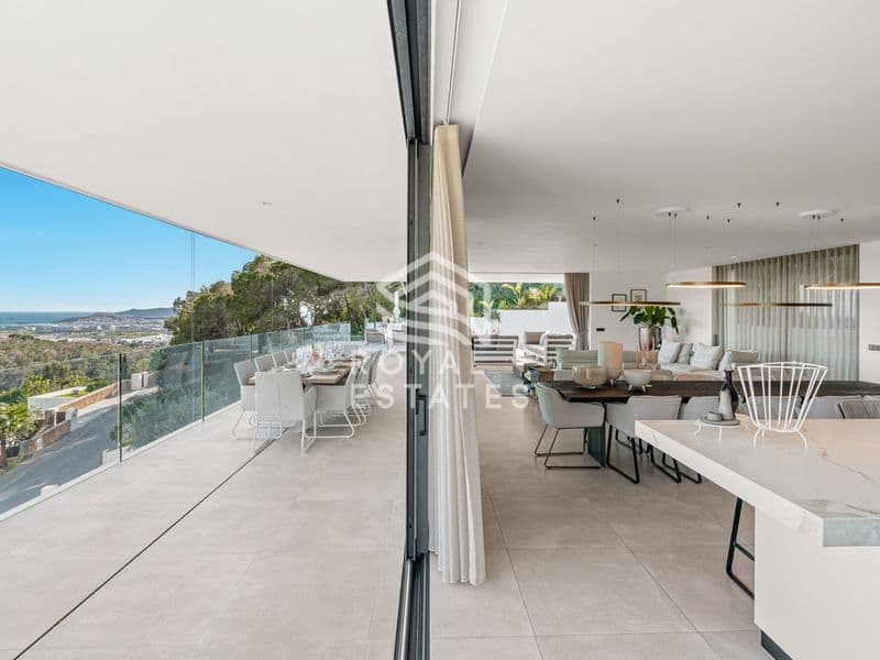 Villa Bond