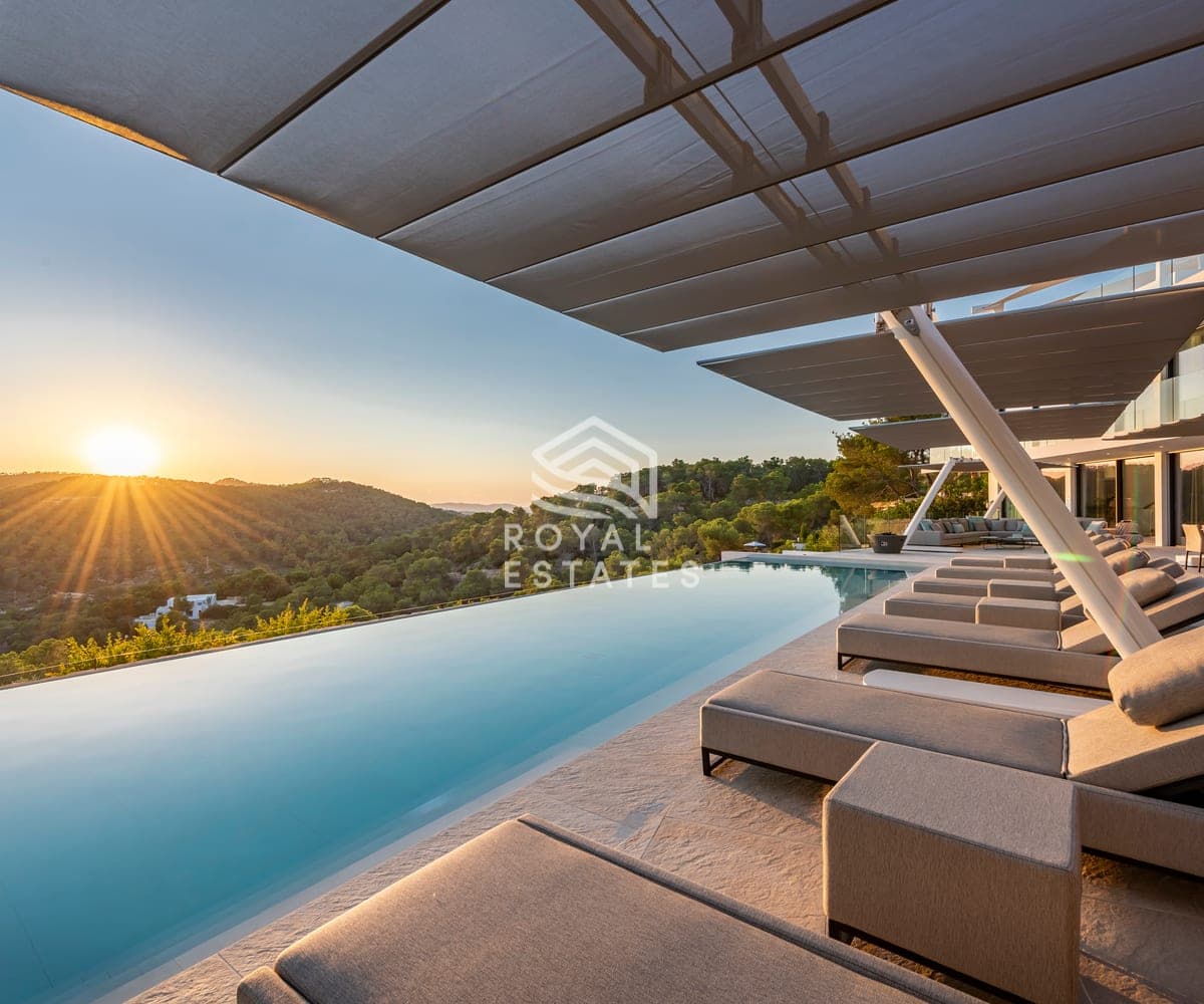 Royal Estates villa pool and terrace