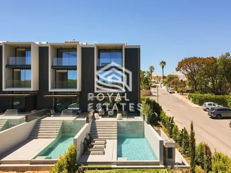 3+1-bedroom villa with sea views, in the Golden Triangle, Algarve