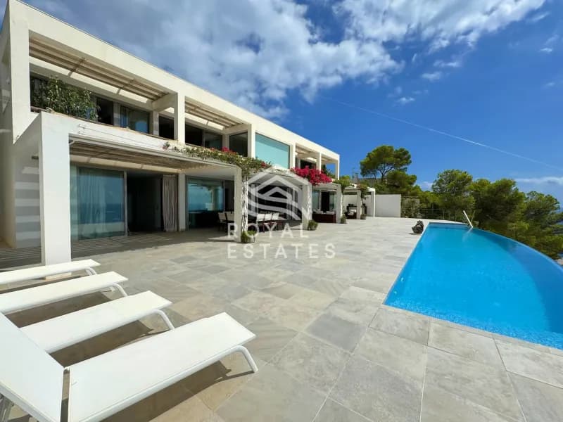 Luxury villa in Roca Llisa