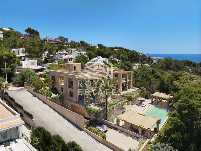 Plot of Villa Silencio