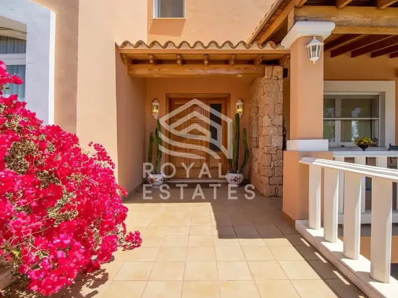 Authentic finca for sale with Dalt Vila view