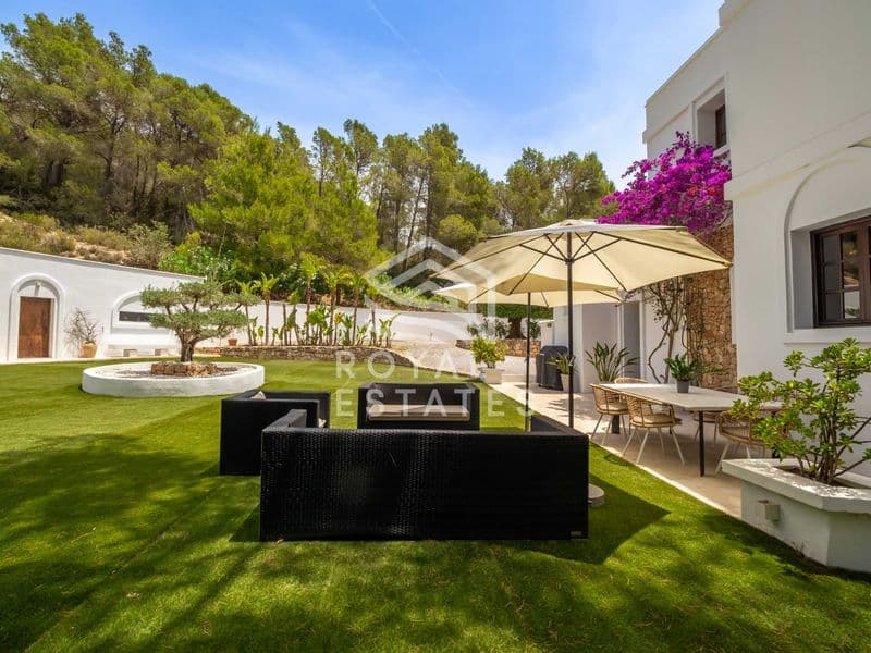 Villa in the charming hills of Ibiza