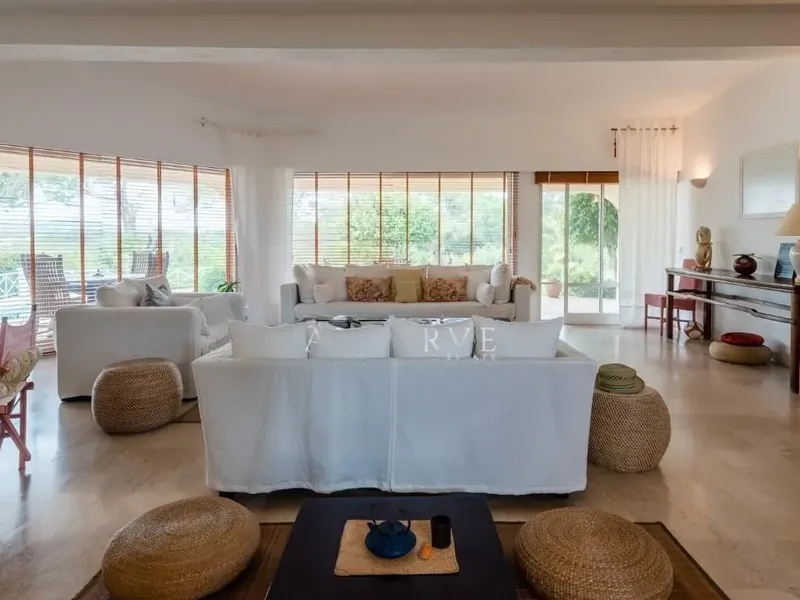 LOVELY 4 BEDROOM VILLA IN VALE VERDE