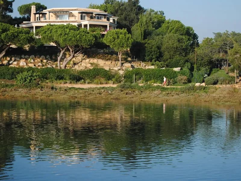 ELEGANT VILLA IN PINHEIROS ALTOS