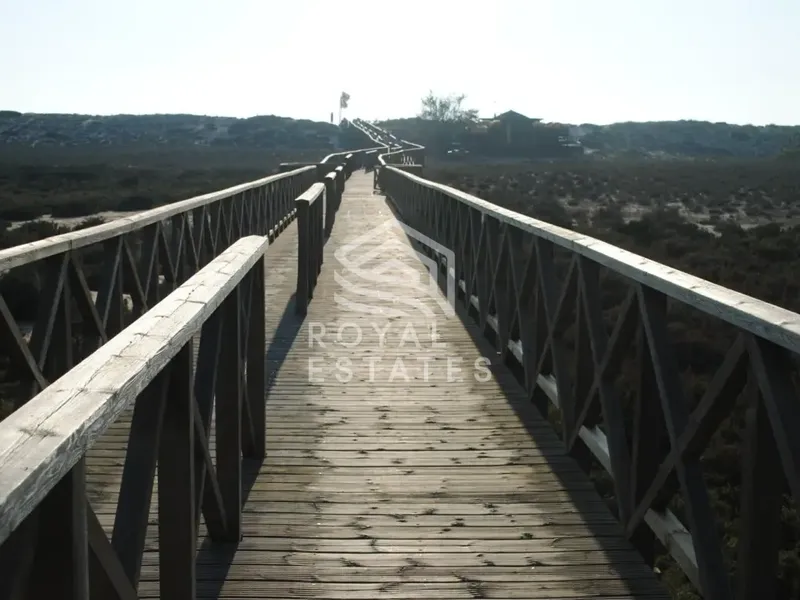 LAKE FRONTAGE VILLA IN PRIME LOCATION IN QUINTA DO LAGO