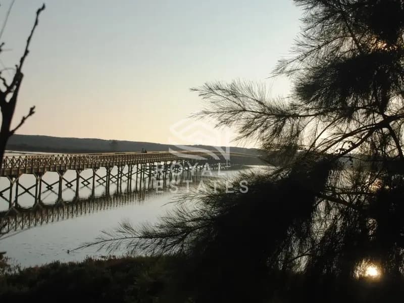 LAKE FRONTAGE VILLA IN PRIME LOCATION IN QUINTA DO LAGO