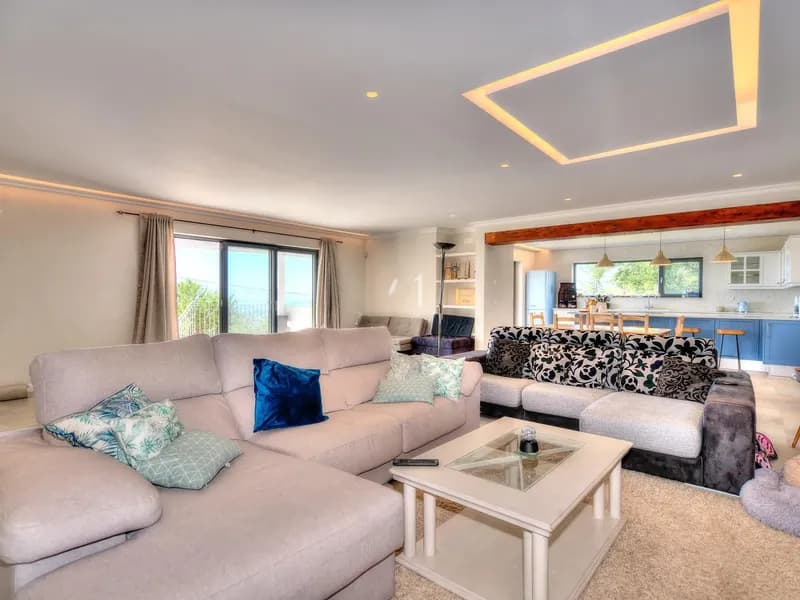 LARGE FAMILY VILLA WITH STUNNING VIEWS