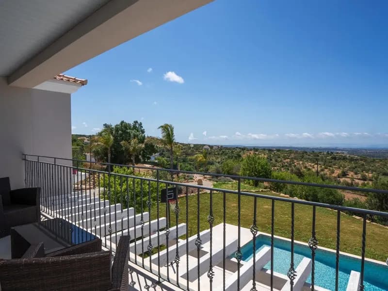 LARGE FAMILY VILLA WITH STUNNING VIEWS