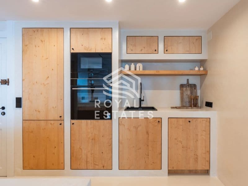 Exclusive renovated first-line apartment in Marina Botafoch