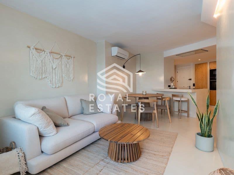 Exclusive renovated first-line apartment in Marina Botafoch