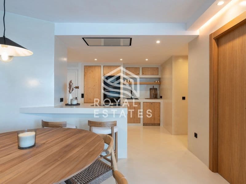 Exclusive renovated first-line apartment in Marina Botafoch