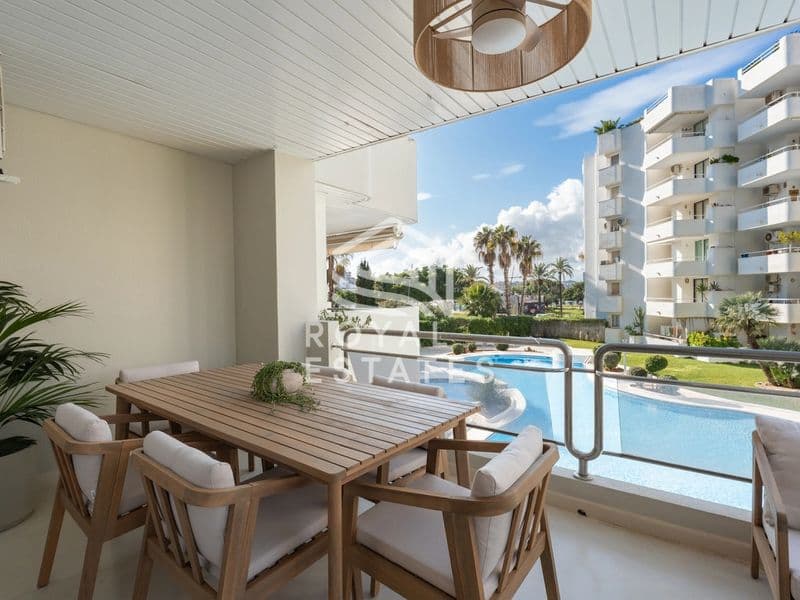 Exclusive renovated first-line apartment in Marina Botafoch