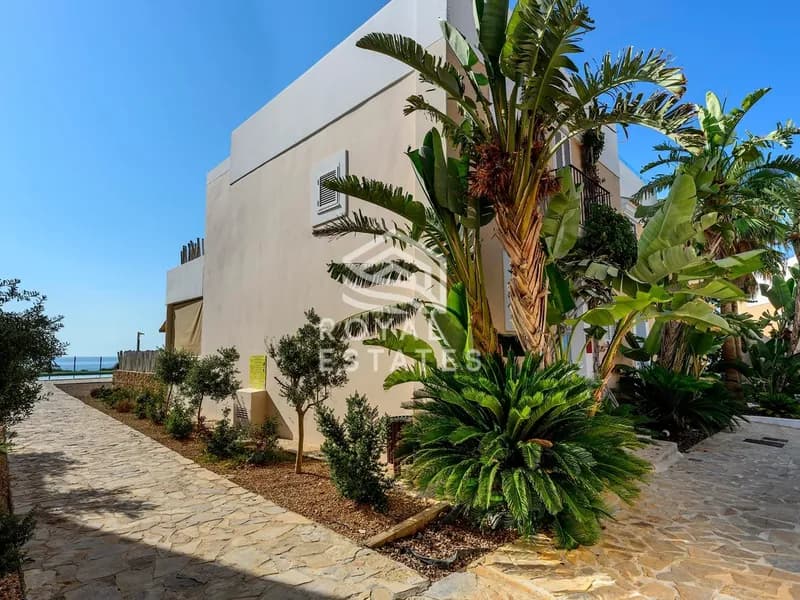 Townhouse with sea views in Cala Moli