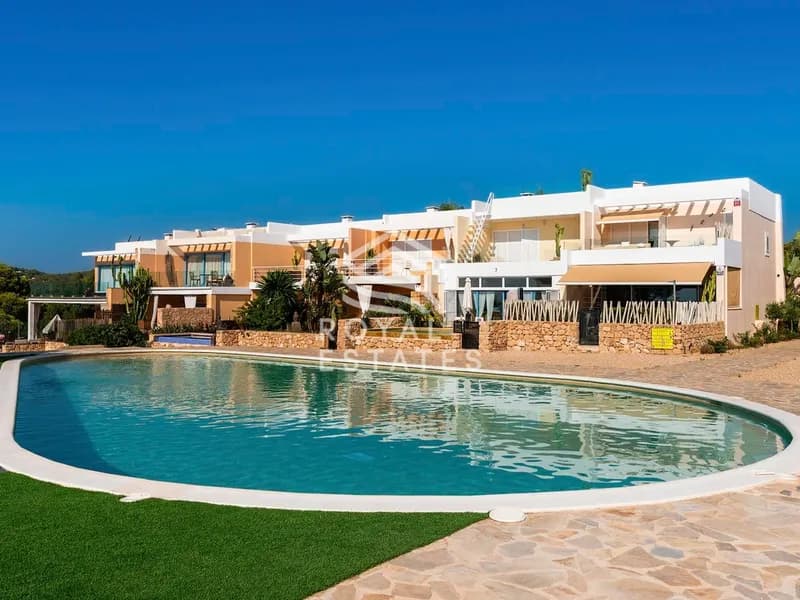 Townhouse with sea views in Cala Moli