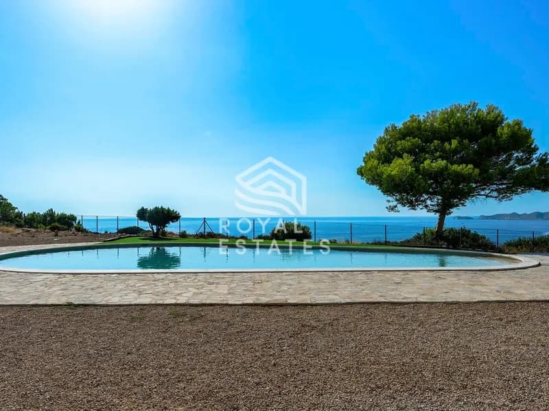 Townhouse with sea views in Cala Moli