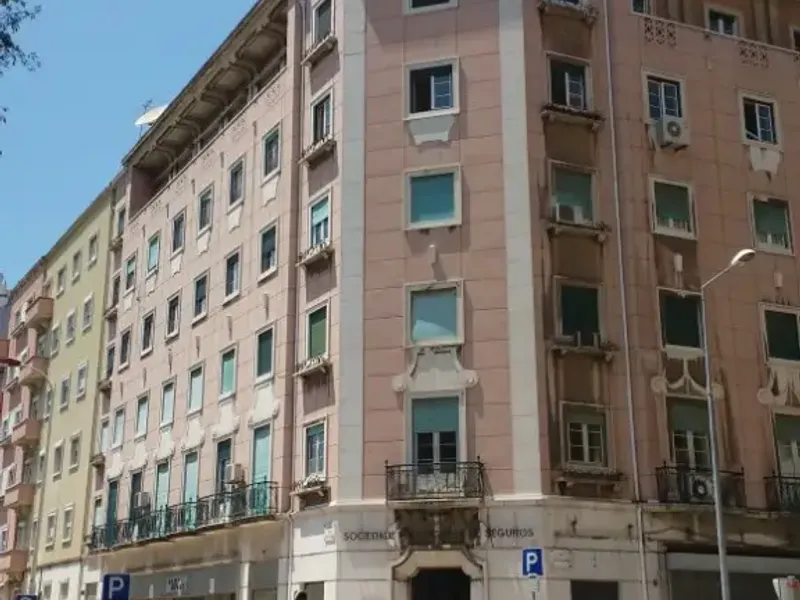 Apartment T5 in Lisbon