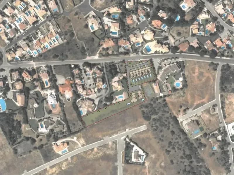 Land with allotment project for the construction of 9 villas - Luz