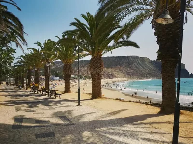 Land with allotment project for the construction of 9 villas - Luz