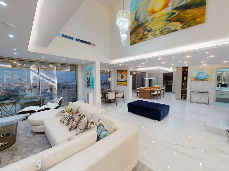 Penthouse with swimming pool and panoramic sea views