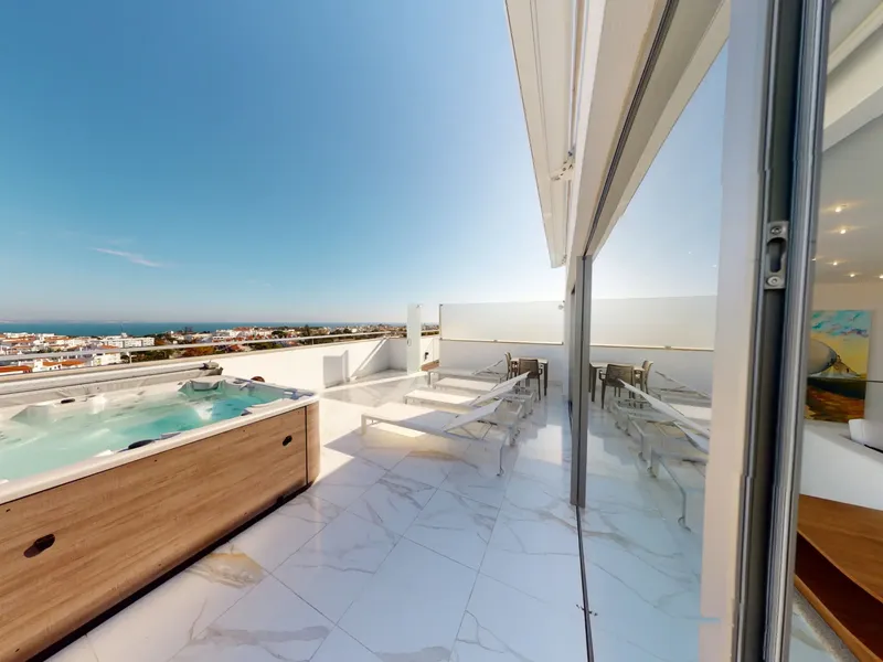 Penthouse with swimming pool and panoramic sea views