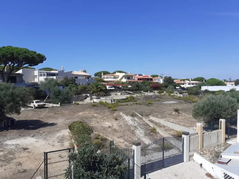 Plot for an urbanisation, 12 villas, with gardens, swimming pools, and a commercial area, already with project - Faro - Algarve