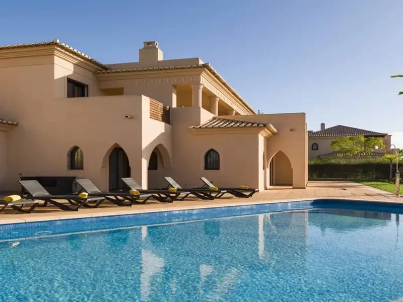 Luxury 5 bedroom villa in renowned development