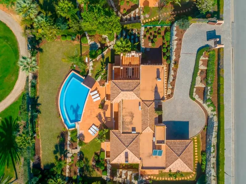 Luxury 5 bedroom villa in renowned development