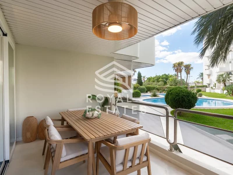 Stylishly renovated first-line apartment in Marina Botafoch