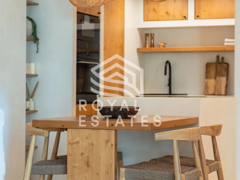 Stylishly renovated first-line apartment in Marina Botafoch