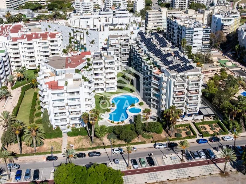 Stylishly renovated first-line apartment in Marina Botafoch