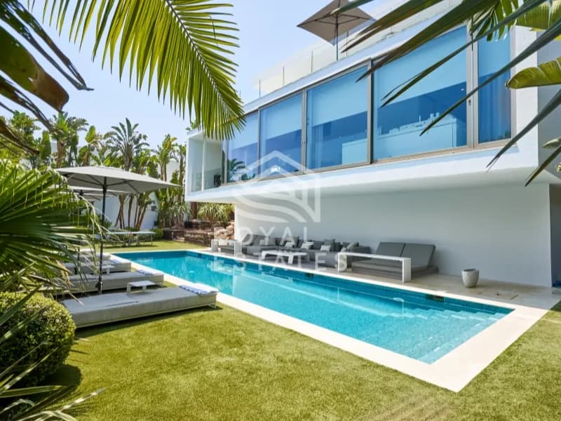 Exquisite Cosmopolitan Detached Villa of the Finest Quality & Design